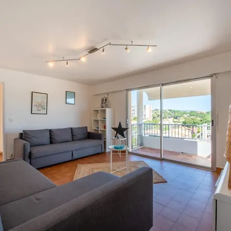 With Pool 10 Min From The * Sainte-Maxime