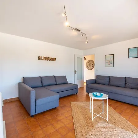 Appartement With Pool 10 Min From The