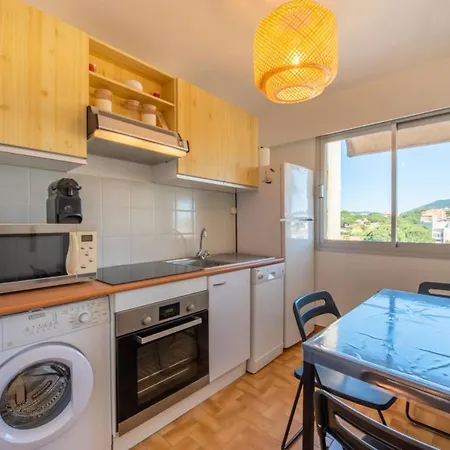 Apartment With Pool 10 Min From The *